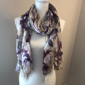 Chico’s NWT Soft Floral oblong scarf